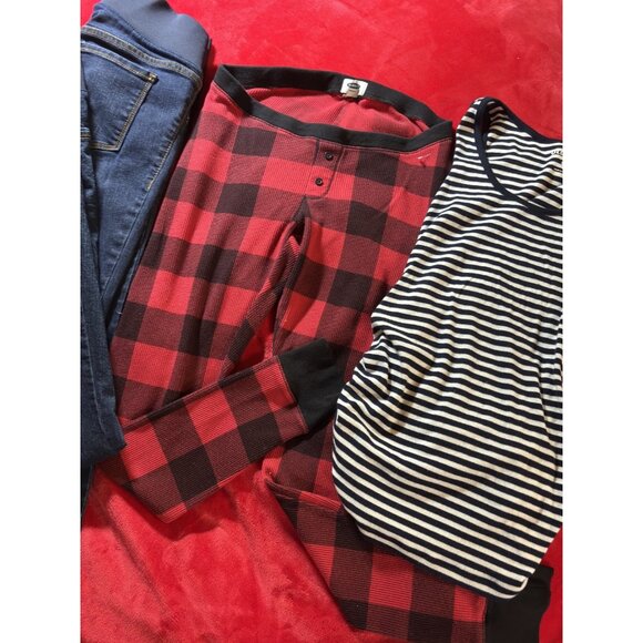 Old Navy Maternity Bundle - Size Small - 4 Pieces - Jeans, Pajamas, Tank Top - Picture 10 of 11